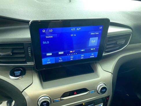 Used 2022 Ford Explorer XLT w/ Equipment Group 202A image 7