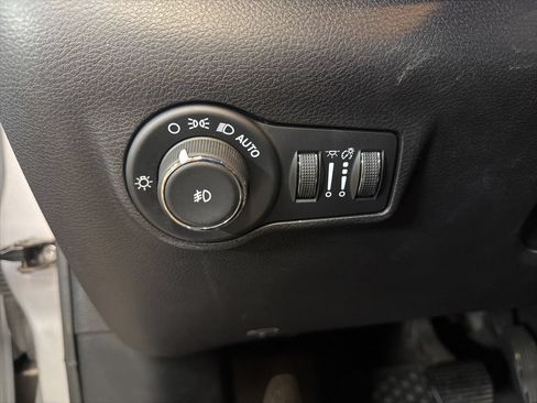 Used 2025 Jeep Compass Trailhawk w/ Trailhawk Elite Group AWD/4WD image 28