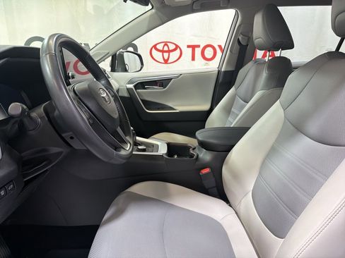 Used 2023 Toyota RAV4 Limited image 23