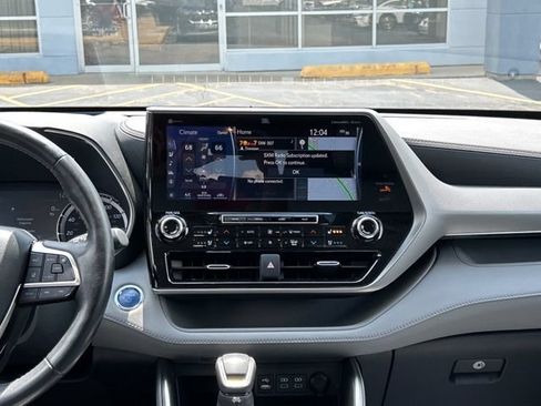 Used 2022 Toyota Highlander Platinum AWD/4WD image 27