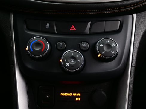 Used 2018 Chevrolet Trax LT w/ Driver Confidence Package FWD image 20