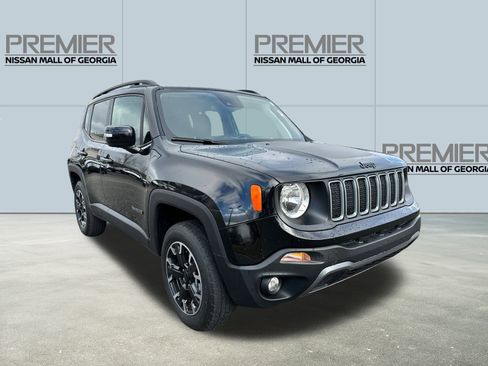 Used 2023 Jeep Renegade Latitude image 3