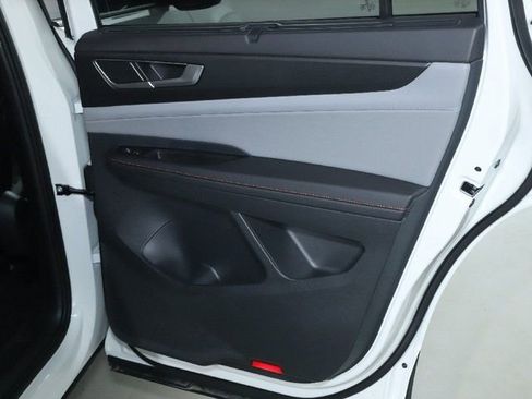 Used 2025 Volkswagen Atlas Peak Edition SE image 34