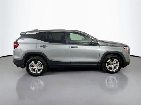 Used 2024 GMC Terrain SLE AWD/4WD image 16