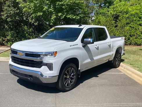 Used 2024 Chevrolet Silverado 1500 LT AWD/4WD image 3