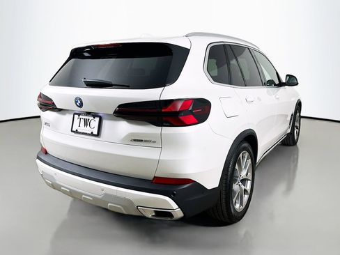 New 2026 BMW X5 xDrive50e w/ Premium Package AWD/4WD image 5