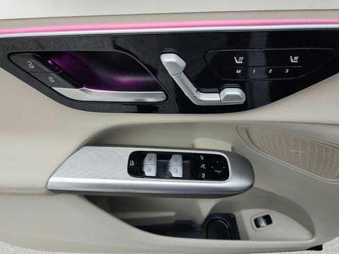 Used 2025 Mercedes-Benz GLC 300 image 23