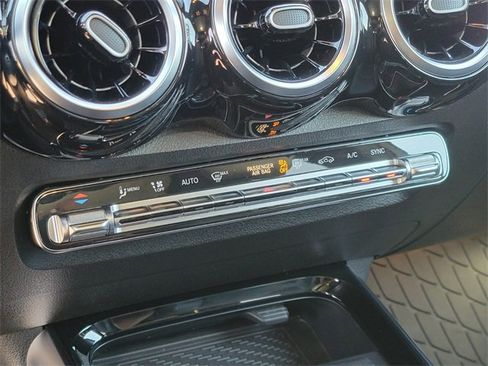 Certified 2021 Mercedes-Benz GLB 250 4MATIC image 22