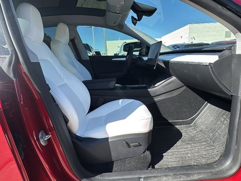 Used 2024 Tesla Model Y Performance image 25