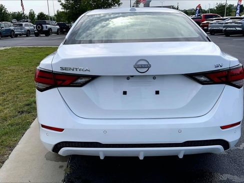 Used 2024 Nissan Sentra SV FWD image 8