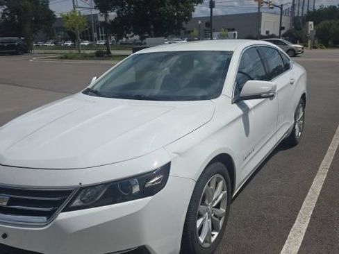 Used 2017 Chevrolet Impala LT FWD image 1