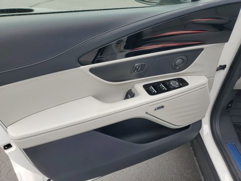 New 2026 Lincoln Nautilus Reserve w/ Jet Appearance Package image 8