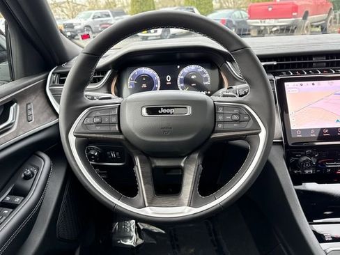 New 2025 Jeep Grand Cherokee L Limited w/ Black Appearance Package image 14