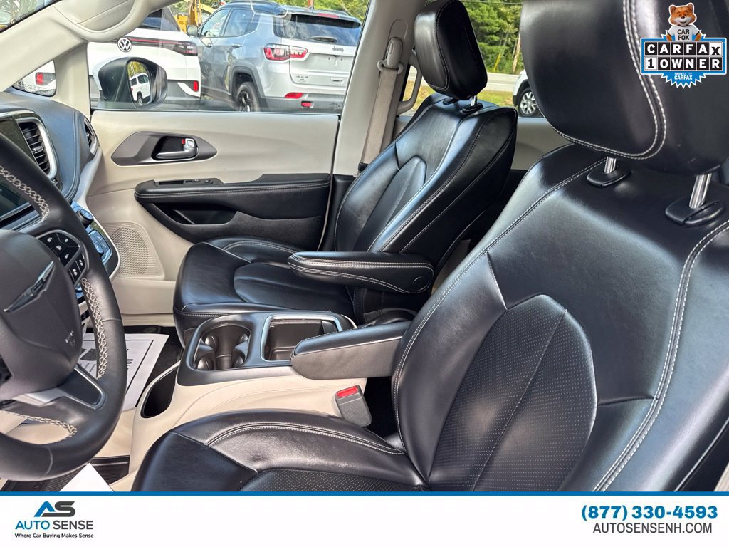 Used 2023 Chrysler Pacifica Touring-L FWD image 14