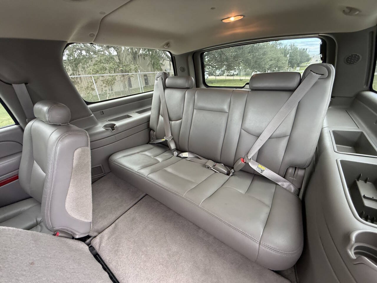 Used 2004 Chevrolet Suburban LS w/ Preferred Equipment Group RWD image 16