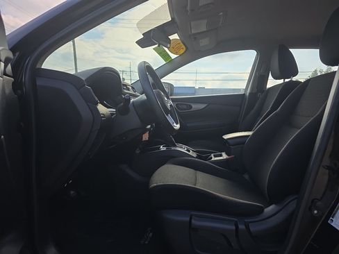 Used 2020 Nissan Rogue Sport S image 9