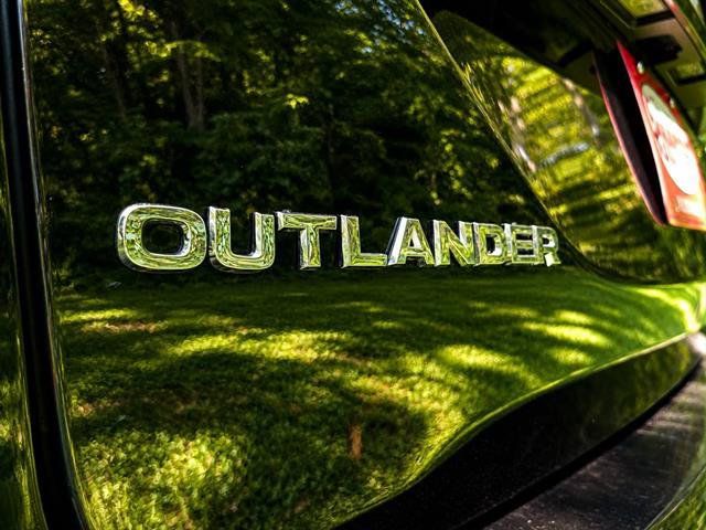 Used 2025 Mitsubishi Outlander SE AWD/4WD image 12