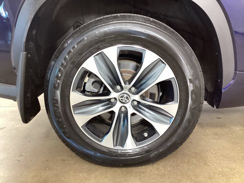 Used 2022 Toyota Highlander XLE AWD/4WD image 42