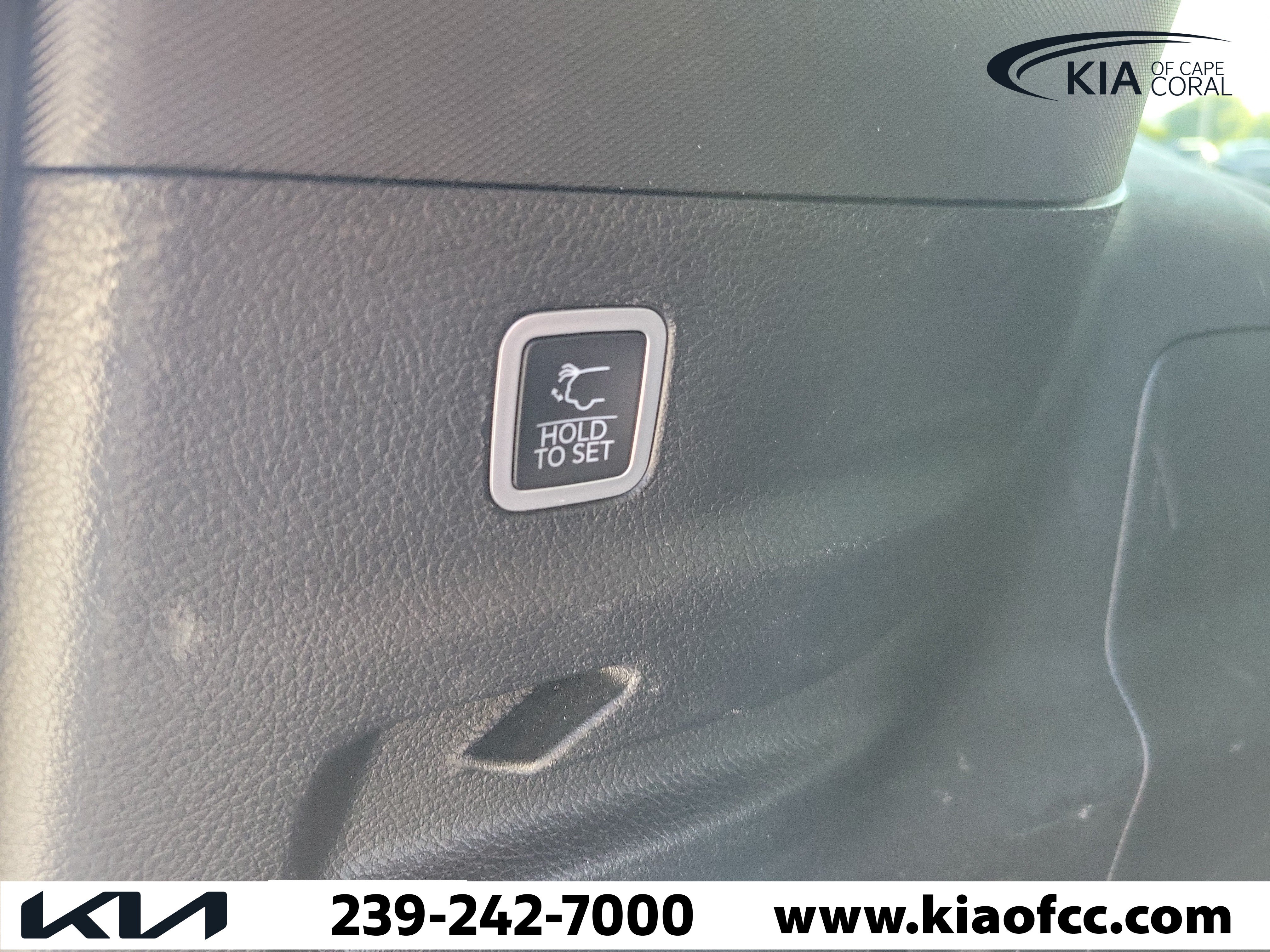 Used 2024 Jeep Wagoneer L Series III w/ Flexible Seating Group AWD/4WD image 11