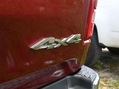 Used 2019 RAM 1500 Laramie AWD/4WD image 16