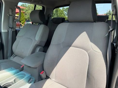 Used 2014 Nissan Frontier SV w/ SV Value Truck Package AWD/4WD image 15