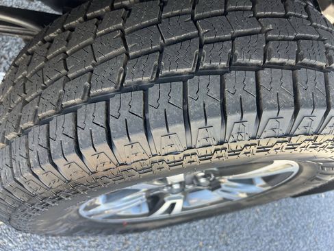 Used 2019 Toyota Tacoma TRD Sport AWD/4WD image 4