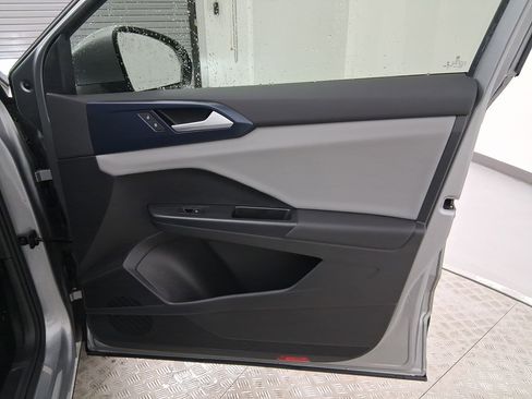 Used 2022 Volkswagen Taos SE image 28