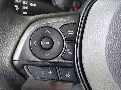 Used 2020 Toyota RAV4 LE FWD image 20