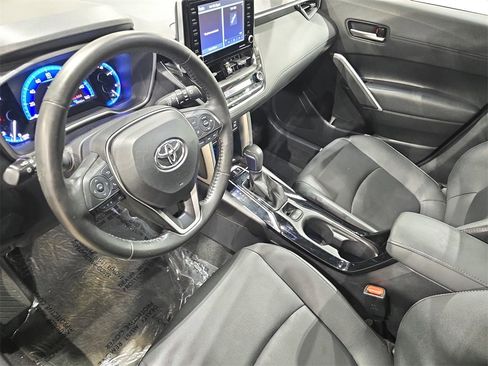 Used 2022 Toyota Corolla Cross XLE w/ Convenience Package image 16