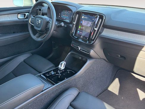 New 2025 Volvo XC40 B5 Ultra w/ Protection Package image 10