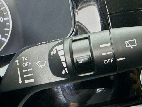 Used 2024 Nissan Pathfinder SV FWD image 13