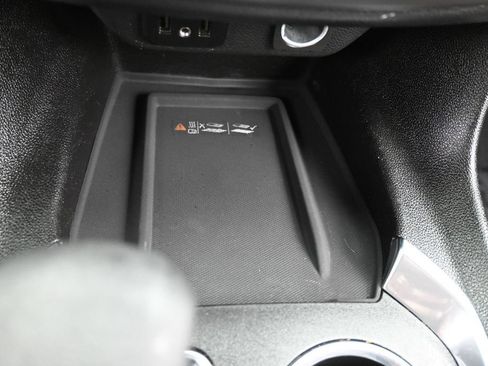 Used 2023 Chevrolet Traverse LT FWD image 29