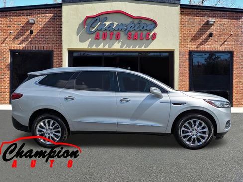 Used 2021 Buick Enclave Essence w/ Sound and Sites Package FWD image 3