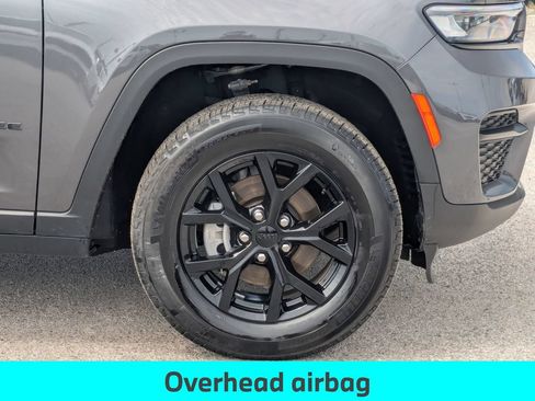 Used 2025 Jeep Grand Cherokee Altitude AWD/4WD image 12