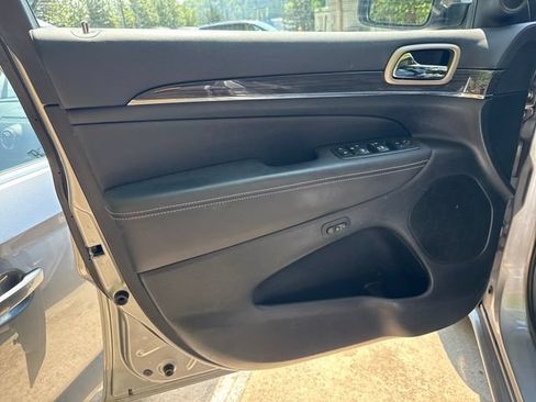 Used 2014 Jeep Grand Cherokee Overland AWD/4WD image 15