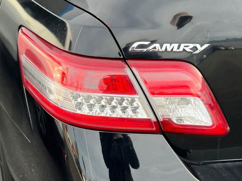 Used 2011 Toyota Camry LE image 14