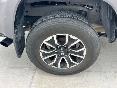 Used 2023 Toyota Tacoma TRD Sport w/ Technology Package image 8