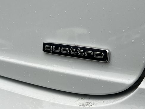 Used 2022 Audi Q8 Premium w/ Convenience Package AWD/4WD image 35