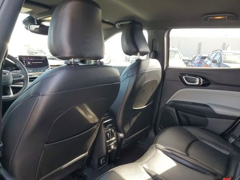 Used 2023 Jeep Compass Limited image 12