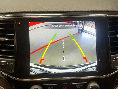 Used 2021 Jeep Grand Cherokee Limited image 14