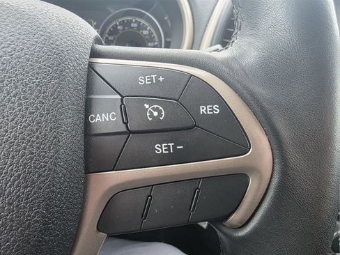 Used 2016 Jeep Cherokee Latitude w/ Safety/Convenience Group image 14