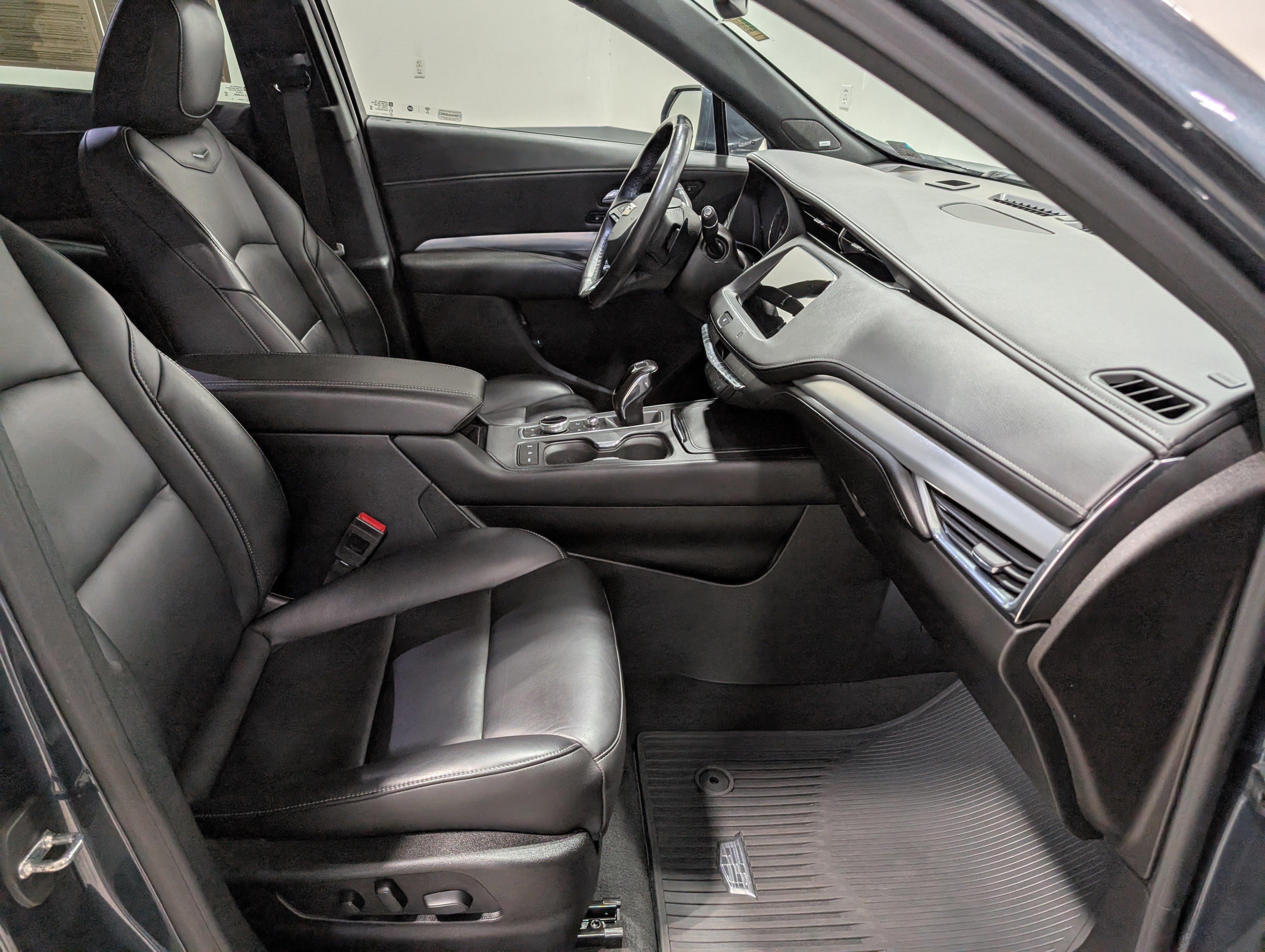 Used 2019 Cadillac XT4 Premium Luxury w/ Cold Weather Package AWD/4WD image 18