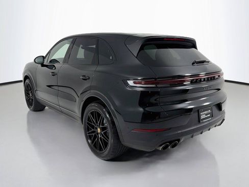 Used 2024 Porsche Cayenne AWD/4WD image 3