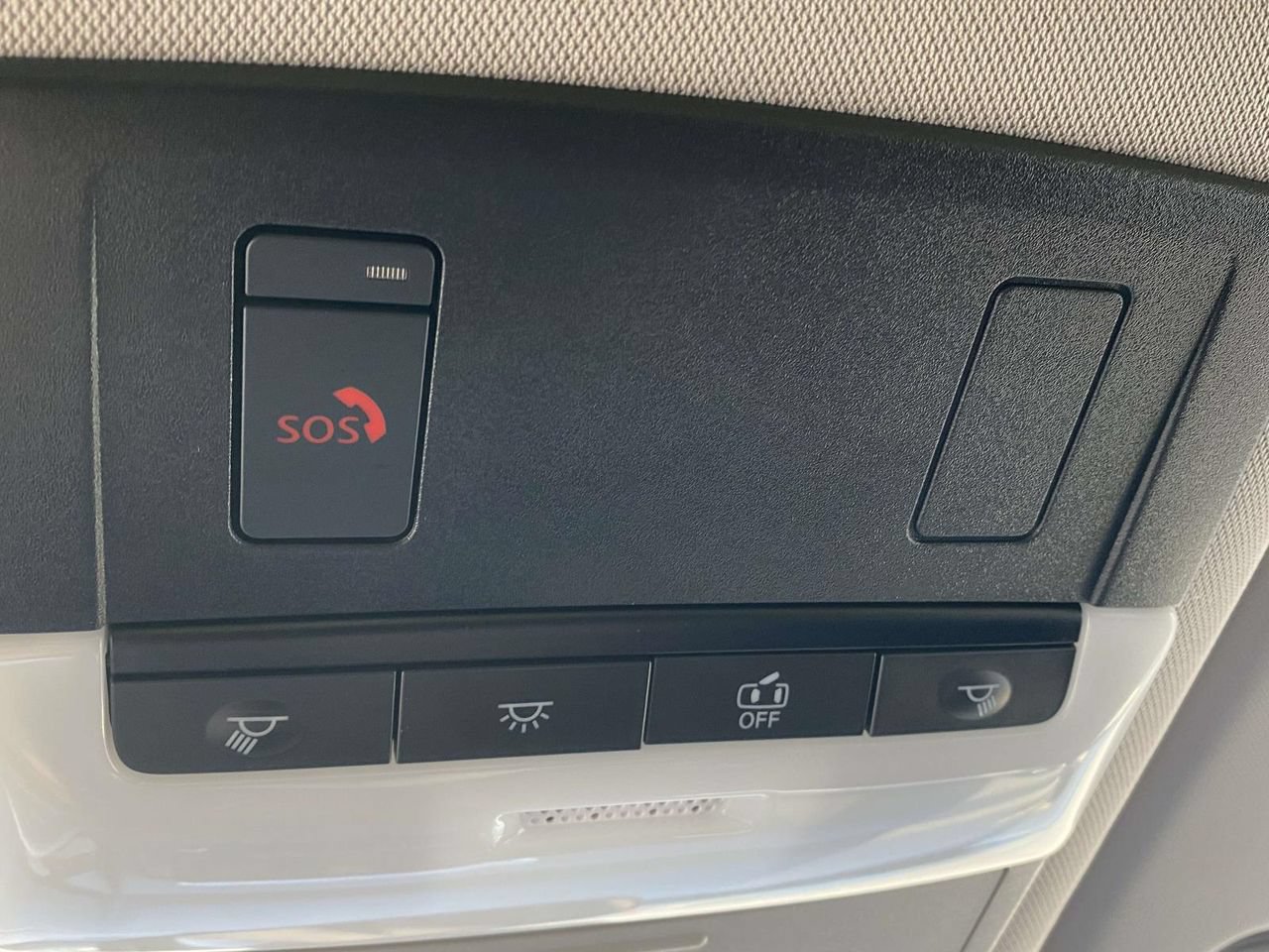 Used 2025 Nissan Rogue SV FWD image 40
