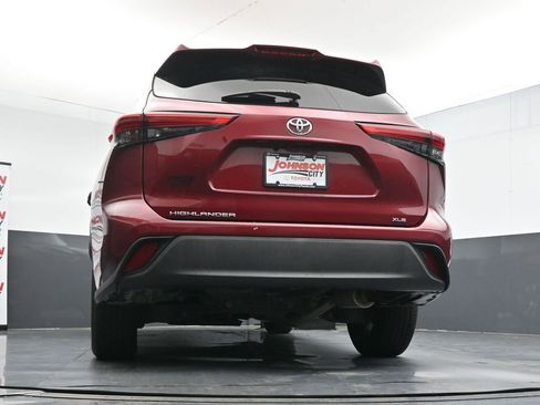 Used 2020 Toyota Highlander XLE FWD image 36