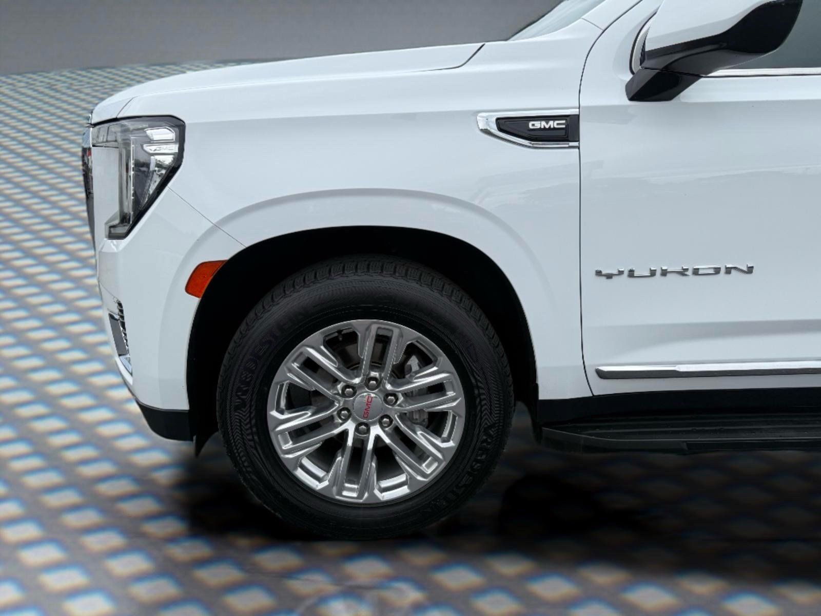 Used 2021 GMC Yukon XL SLT AWD/4WD image 14
