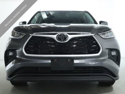 Used 2023 Toyota Highlander Limited image 9