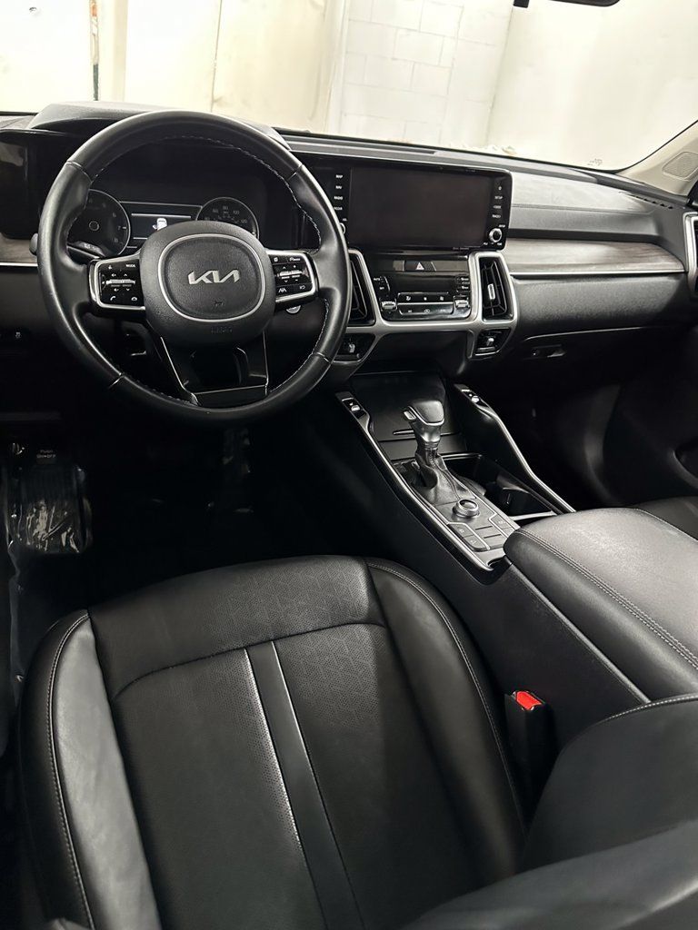 Used 2022 Kia Sorento S w/ Panoramic Sunroof Package AWD/4WD image 23