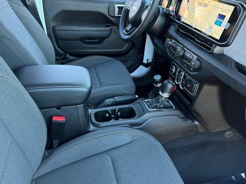 New 2026 Jeep Gladiator Sport image 12