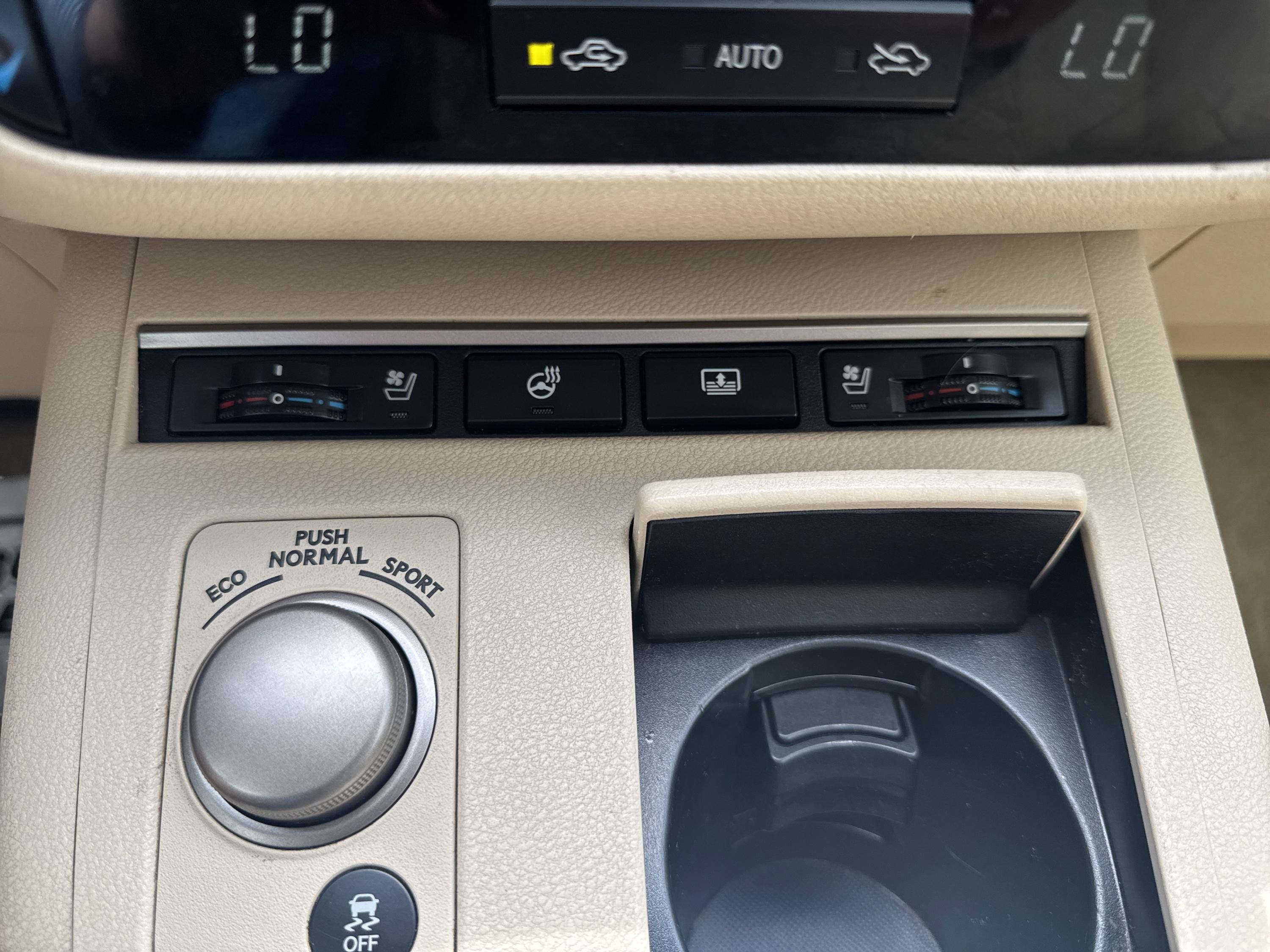 Used 2015 Lexus ES 350 w/ Luxury Package FWD image 16
